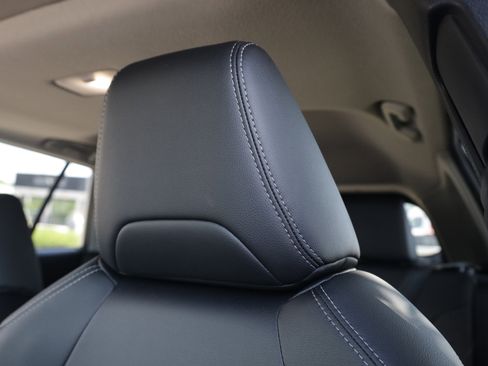 Used 2022 Toyota Corolla Cross XLE w/ Convenience Package FWD image 23