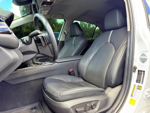Used 2021 Toyota Camry XSE FWD image 9