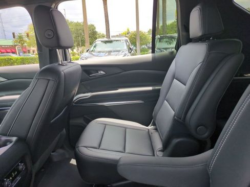 Used 2026 Chevrolet Traverse LT w/ Sun and Wheel Package FWD image 18