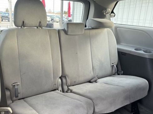 Used 2015 Toyota Sienna L image 41