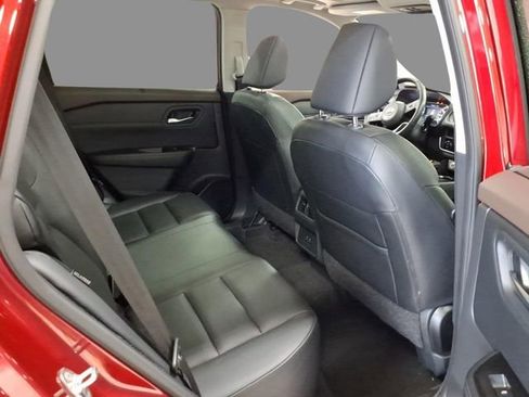 Used 2023 Nissan Rogue SV w/ SV Premium B Package image 11