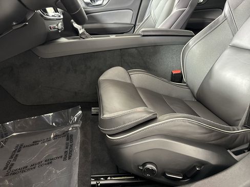 Used 2019 Volvo S60 T6 R-Design image 27