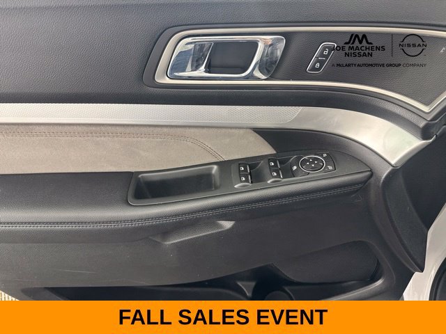 Used 2017 Ford Explorer XLT w/ Equipment Group 202A AWD/4WD image 25