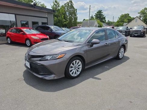 Used 2019 Toyota Camry LE w/ Carpet Mat Package FWD image 3