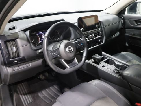 Used 2024 Nissan Pathfinder S AWD/4WD image 16