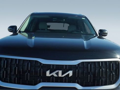 Used 2024 Kia Telluride EX w/ EX Captain's Chair Package image 40