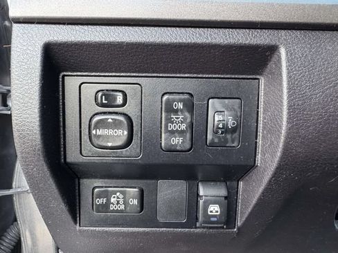 Used 2016 Toyota Tundra SR5 w/ SR5 Upgrade Package AWD/4WD image 26