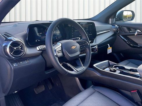 New 2026 Chevrolet Equinox LT w/ Convenience Package II image 3