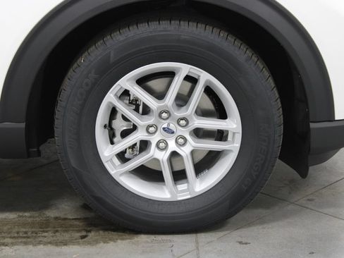 New 2026 Ford Explorer Active RWD image 12
