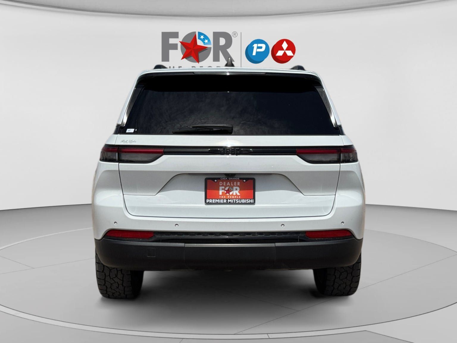 Used 2023 Jeep Grand Cherokee Altitude RWD image 4