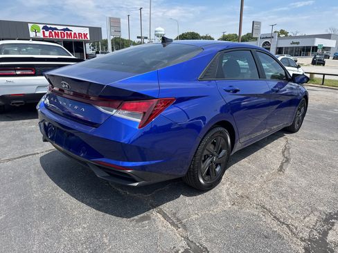 Used 2022 Hyundai Elantra SEL w/ Convenience Package FWD image 5