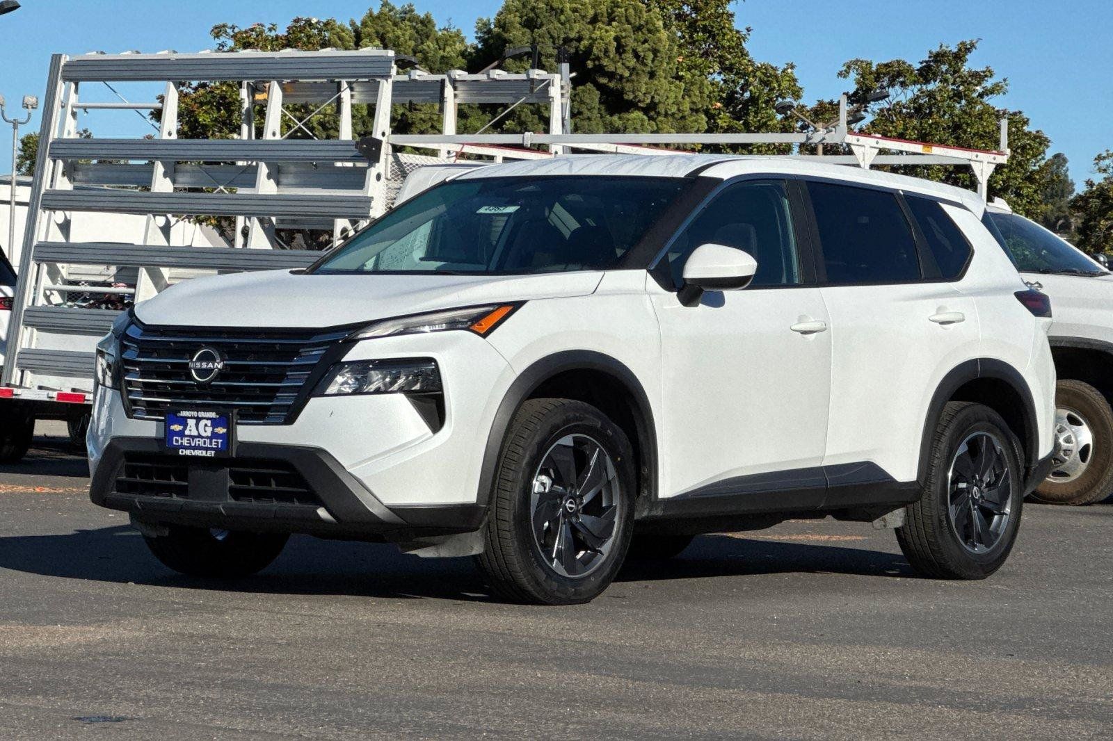 Used 2024 Nissan Rogue SV FWD image 11