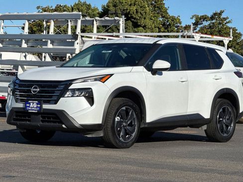Used 2024 Nissan Rogue SV FWD image 11