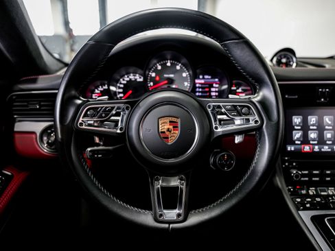 Used 2019 Porsche 911 Carrera 4S image 11