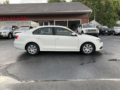 Used 2014 Volkswagen Jetta SE FWD image 4