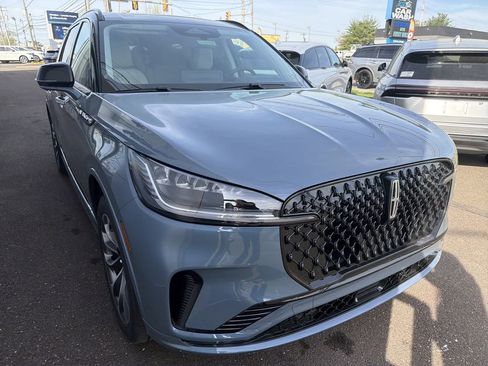 New 2026 Lincoln Aviator AWD image 4
