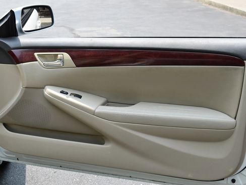 Used 2005 Toyota Solara SLE image 23