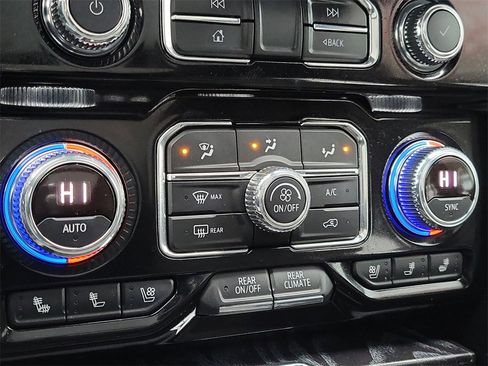 Used 2022 GMC Yukon Denali w/ Denali Premium Package image 30