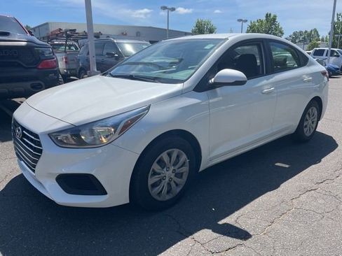 Used 2022 Hyundai Accent SE FWD image 1