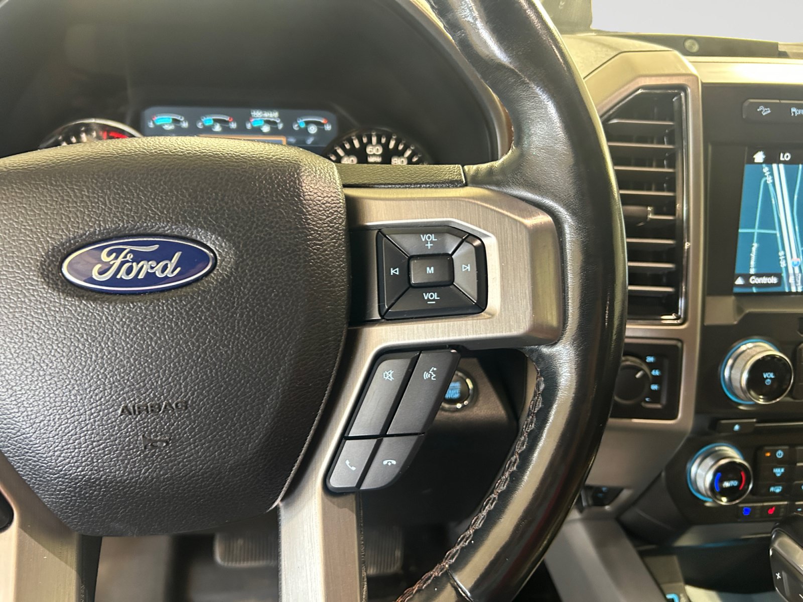 Used 2018 Ford F150 Platinum w/ Equipment Group 701A Luxury AWD/4WD image 18