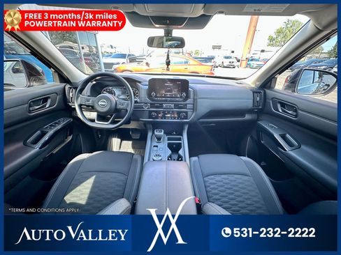 Used 2024 Nissan Pathfinder S image 27