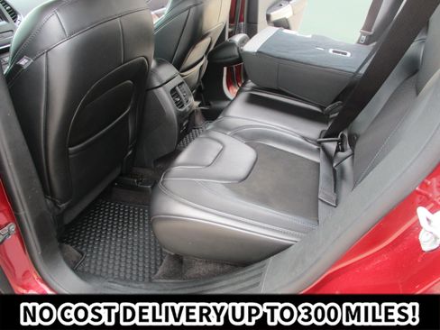 Used 2019 Jeep Cherokee Latitude Plus w/ Cold Weather Group AWD/4WD image 14