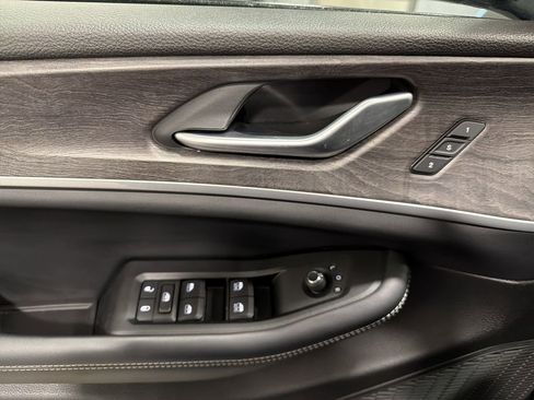 Used 2024 Jeep Grand Cherokee Limited AWD/4WD image 16