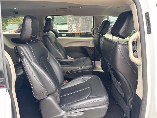 Used 2024 Chrysler Pacifica Limited FWD image 10