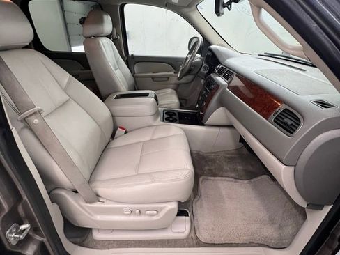 Used 2012 Chevrolet Suburban LT w/ Luxury Package image 7