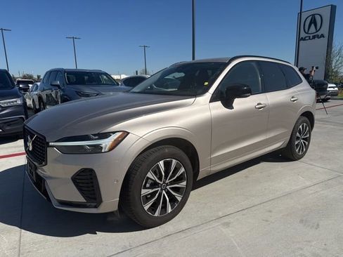 Used 2025 Volvo XC60 B5 Plus image 4