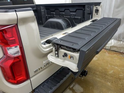 New 2026 Chevrolet Silverado 1500 ZR2 image 14