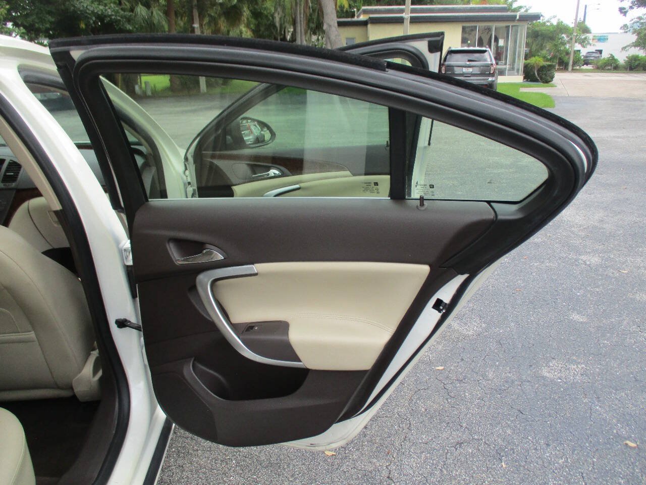 Used 2012 Buick Regal Premium FWD image 22