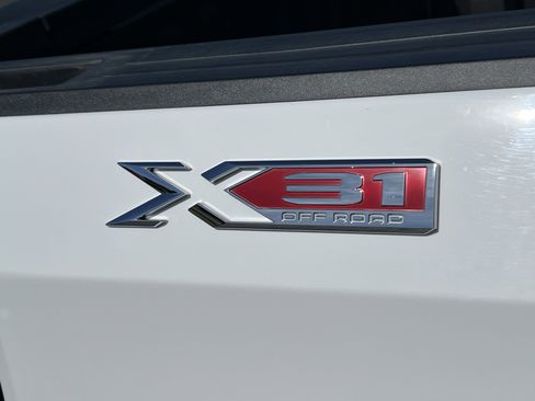 Used 2022 GMC Sierra 1500 SLT w/ X31 Off-Road Package image 9