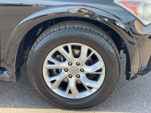 Used 2011 INFINITI QX56 Base w/ Theater Pkg image 8