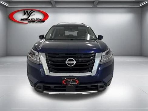 Used 2024 Nissan Pathfinder Platinum w/ Cargo Package FWD image 2