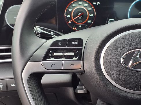 Used 2023 Hyundai Elantra SEL w/ Convenience Package FWD image 5