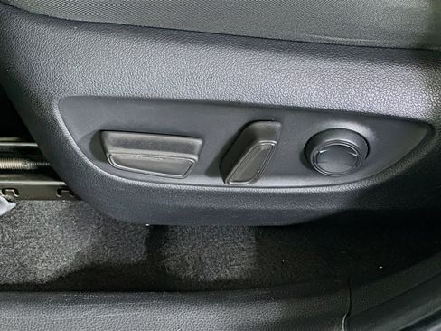 Used 2022 Toyota RAV4 XLE w/ Convenience Package FWD image 13