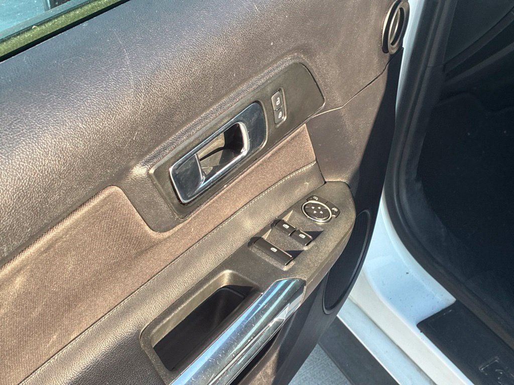 Used 2019 Ford Mustang Convertible w/ Black Accent Package RWD image 14