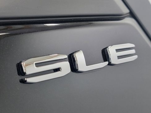 Used 2022 GMC Terrain SLE image 9