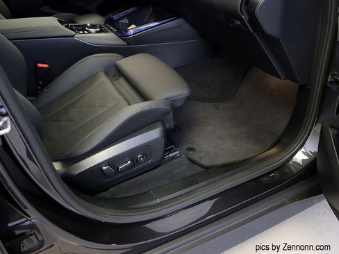 Used 2025 BMW X3 xDrive30i w/ Convenience Package image 32