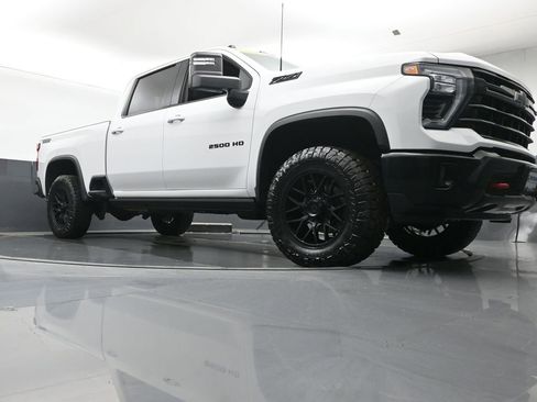 Used 2025 Chevrolet Silverado 2500 LTZ w/ LTZ Plus Package image 22