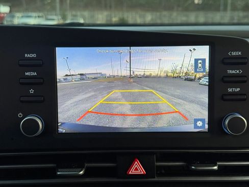 Used 2021 Hyundai Elantra SEL FWD image 26