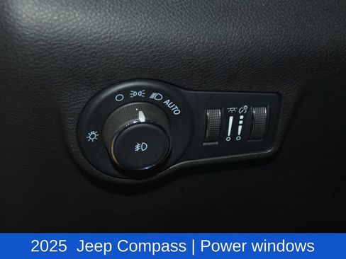 Used 2025 Jeep Compass Limited AWD/4WD image 9
