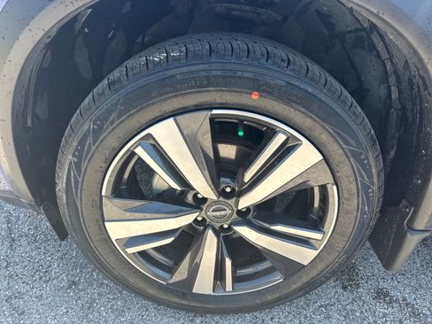 Certified 2023 Nissan Rogue Platinum FWD image 9