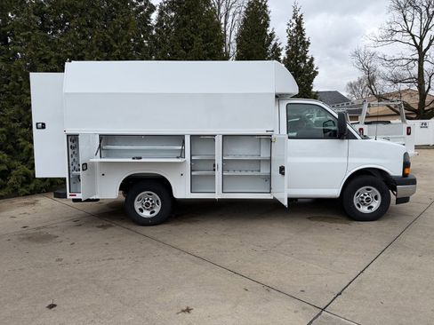 New 2025 GMC Savana 3500 w/ Power Convenience Package image 25