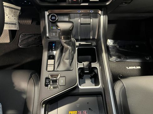 Used 2026 Lexus GX 550 w/ Cold Area Package image 19