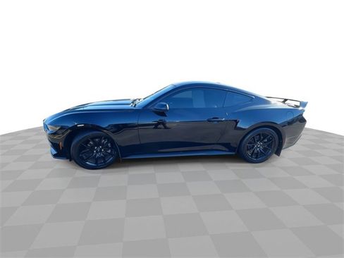 Used 2025 Ford Mustang Coupe image 9