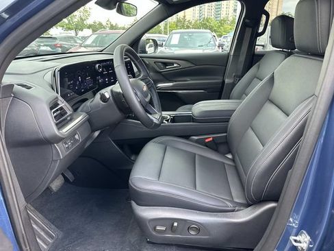 Used 2025 Chevrolet Traverse LT w/ Driver Confidence Package FWD image 20