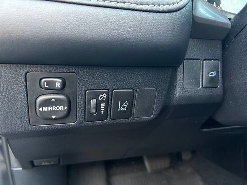 Used 2018 Toyota RAV4 XLE FWD image 18