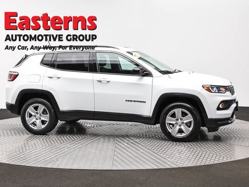 Used 2022 Jeep Compass Latitude w/ Convenience Group AWD/4WD image 4